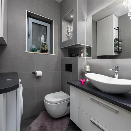 Modern And Spectacular 2-bedapartment In *
