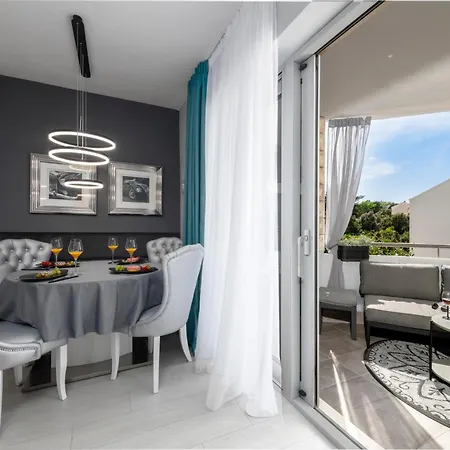 Apartment Modern And Spectacular 2-bedapartment In Cavtat